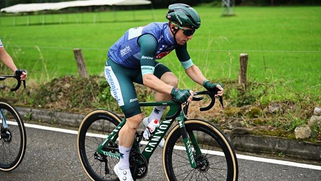 Vuelta a Espana Stage 17 LIVE – Groves wins sprint in rain as O’Connor keeps slim lead