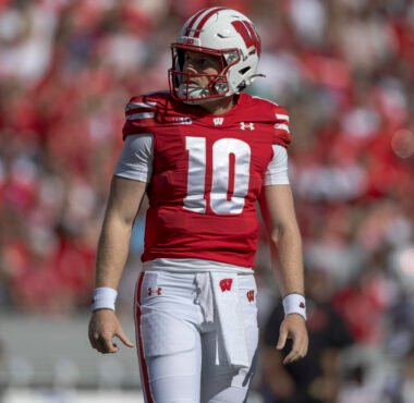 Wisconsin QB Tyler Van Dyke carted to locker room after suffering right knee injury vs. Alabama